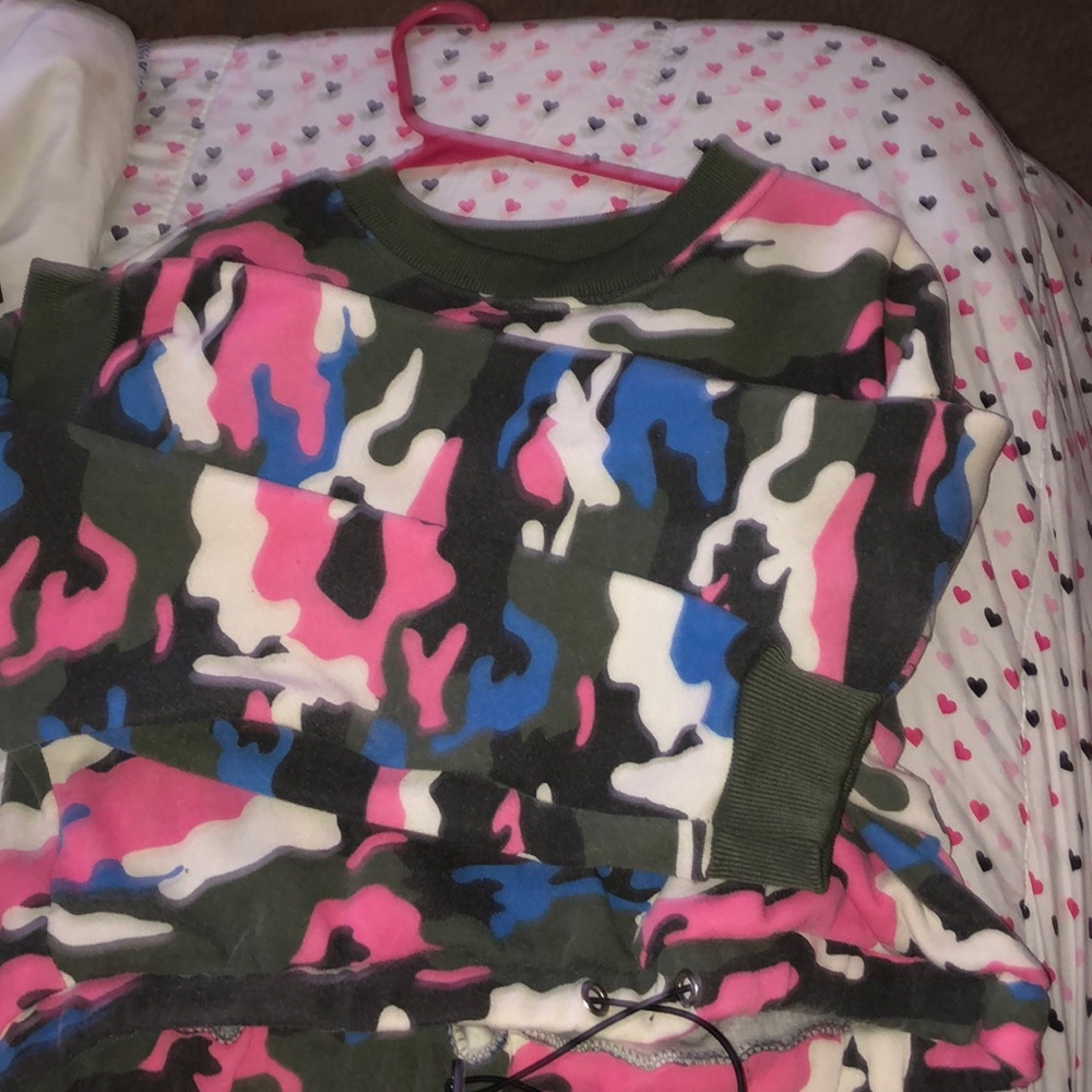 Camo cropped sweater